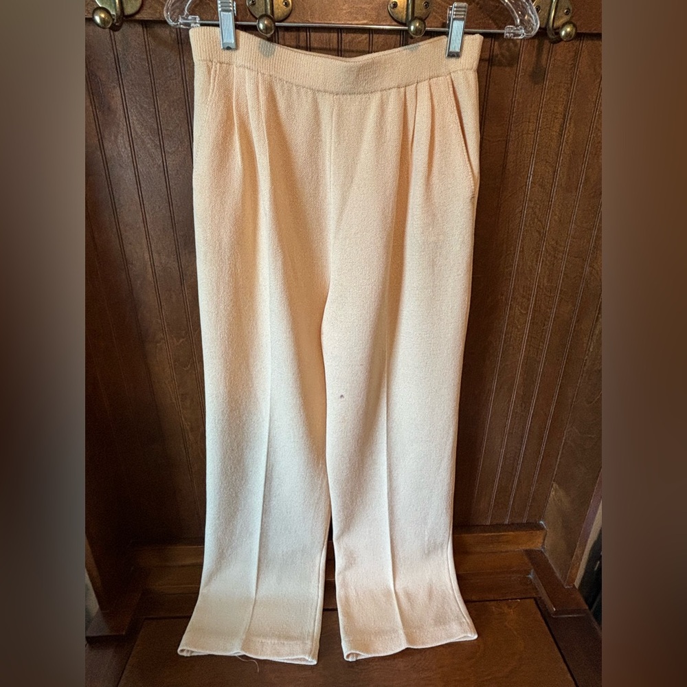 St. John Soft Yellow Knitwear